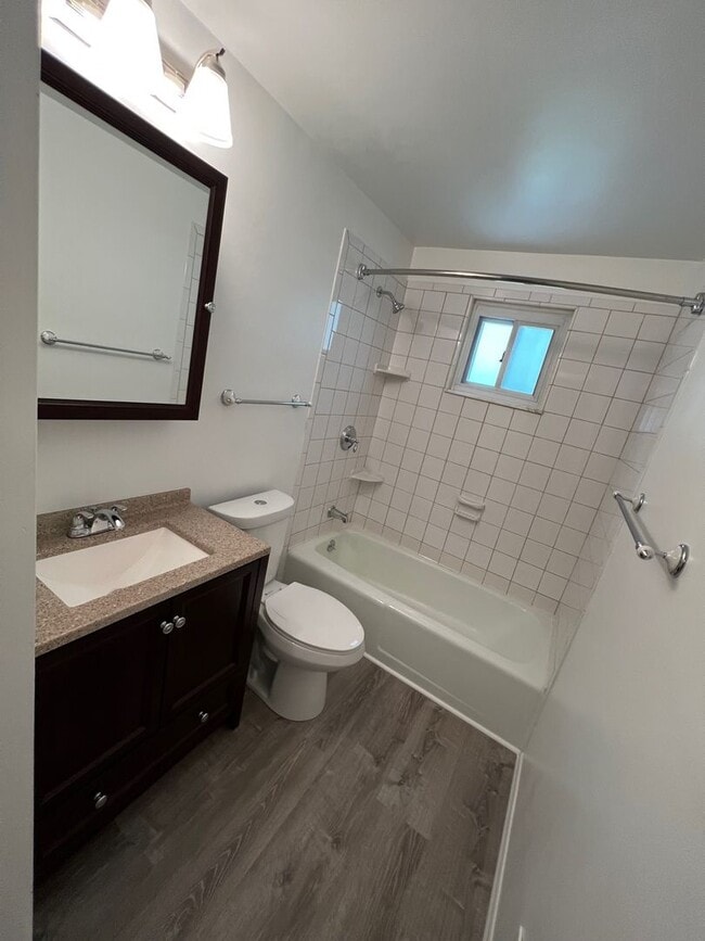 Building Photo - Entirely Remodeled 3 Bedroom, 1 Bathroom i...