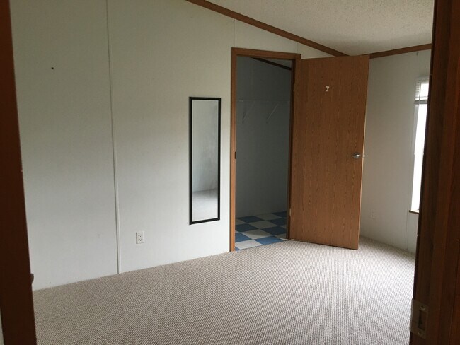 Building Photo - 585 110th Ave