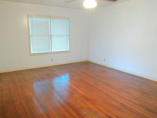 Building Photo - 1017 Sorrell St