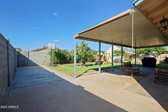 Building Photo - 4526 W Altadena Ave