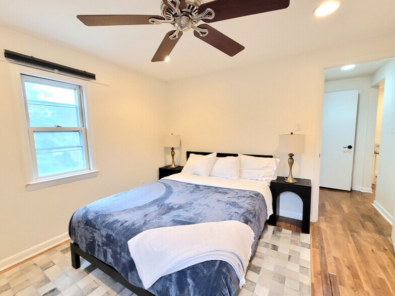Building Photo - 8403 Woodford Ct