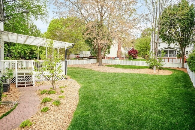 Building Photo - Meticulous Four Bedroom Dream Home!