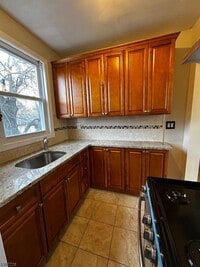 Building Photo - 33 Hayward Pl