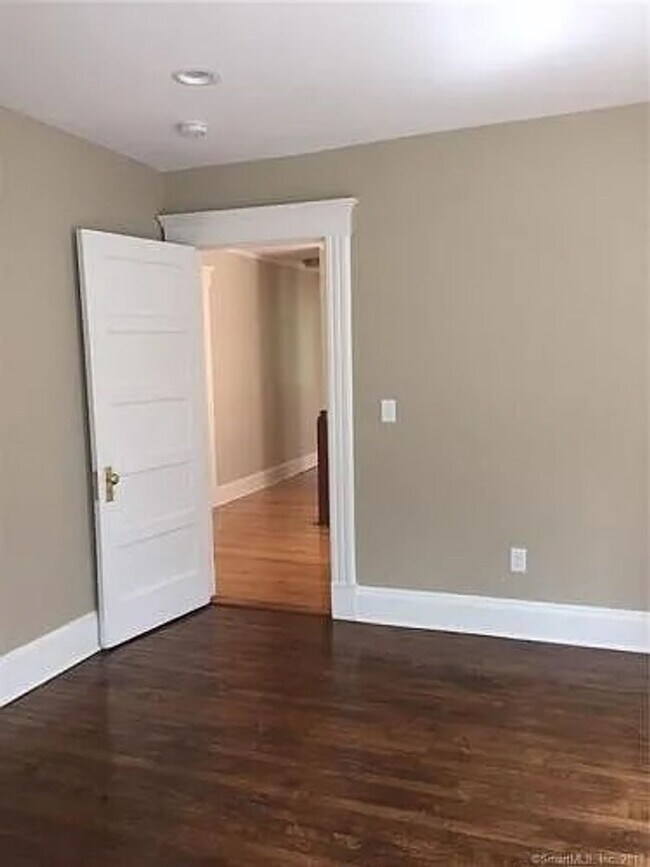 Building Photo - Queen Anne on Oxford