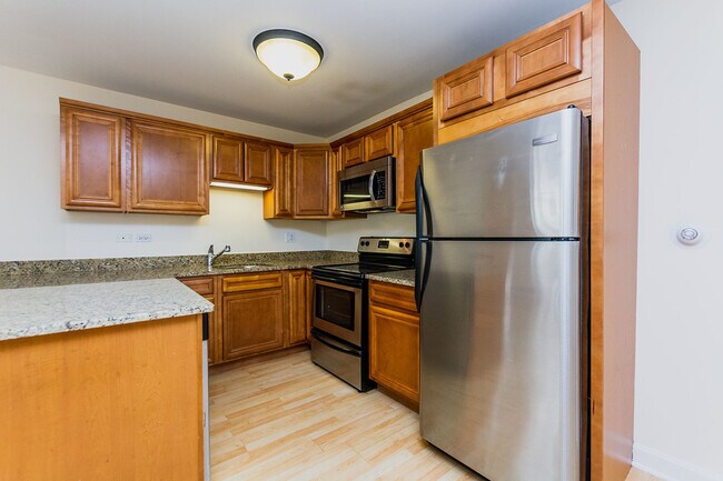 Building Photo - 1004 S Des Plaines Ave