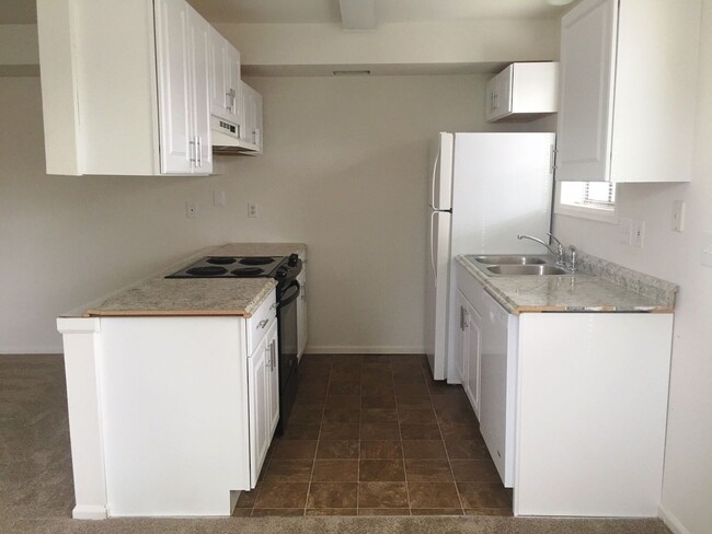 Building Photo - 2-Bedroom Condo Available For Rent In Nort...