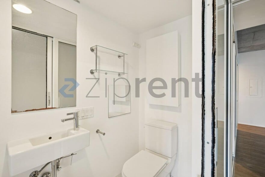 Building Photo - 8 Octavia St