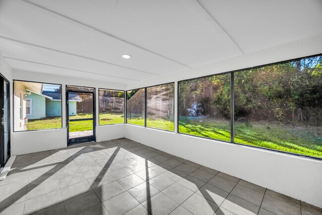 Building Photo - 2514 SE Alfonso Ave