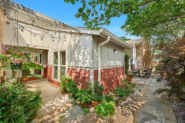 Building Photo - 7921 Ridgeline N