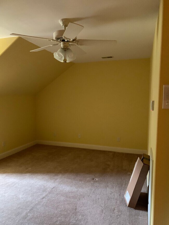 Building Photo - 136 Nickolas Cir