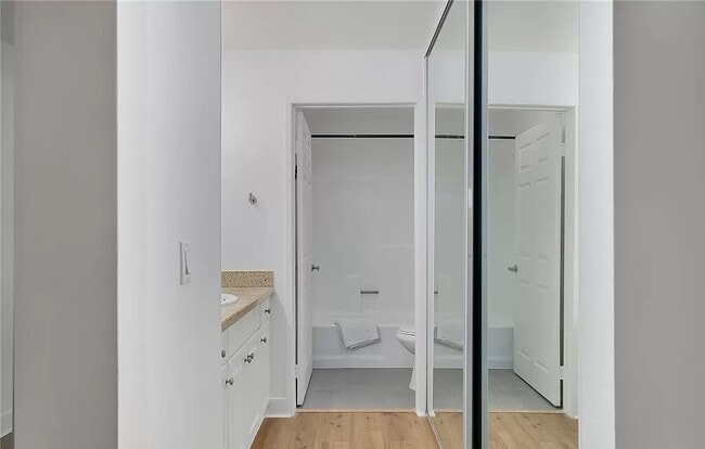 Building Photo - Comfortable Living in This Beautiful 1BR