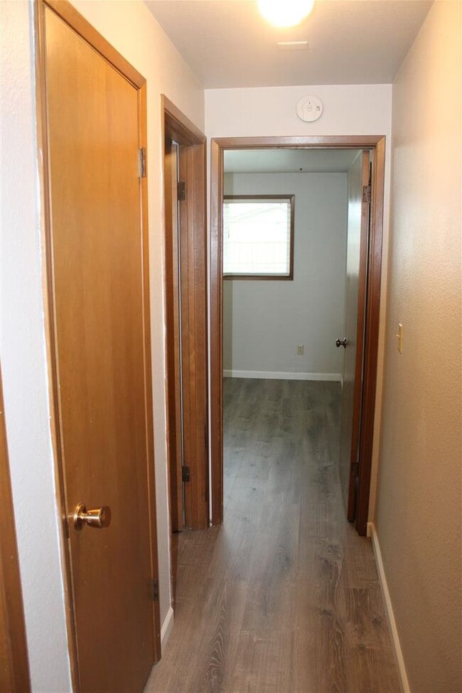 Building Photo - 2 Bedroom, 1 Bathroom Duplex!!!!