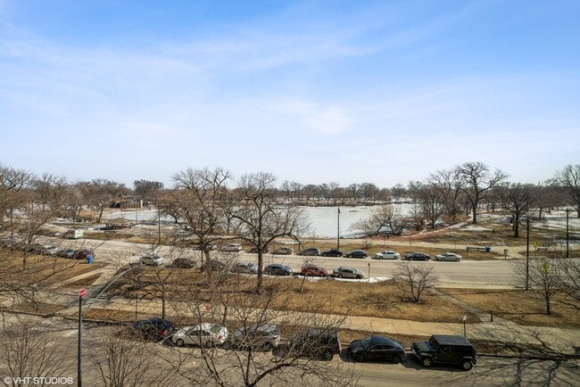 Building Photo - 2500 N Lakeview Ave