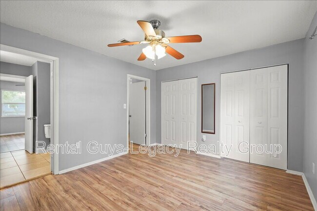 Building Photo - 11406 Bedford Oaks Dr
