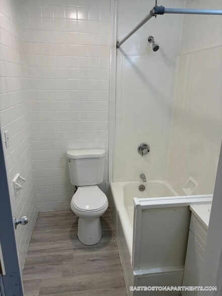 Building Photo - 273 Maverick St