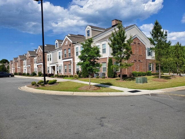 Primary Photo - Bellemont Pointe Apartments