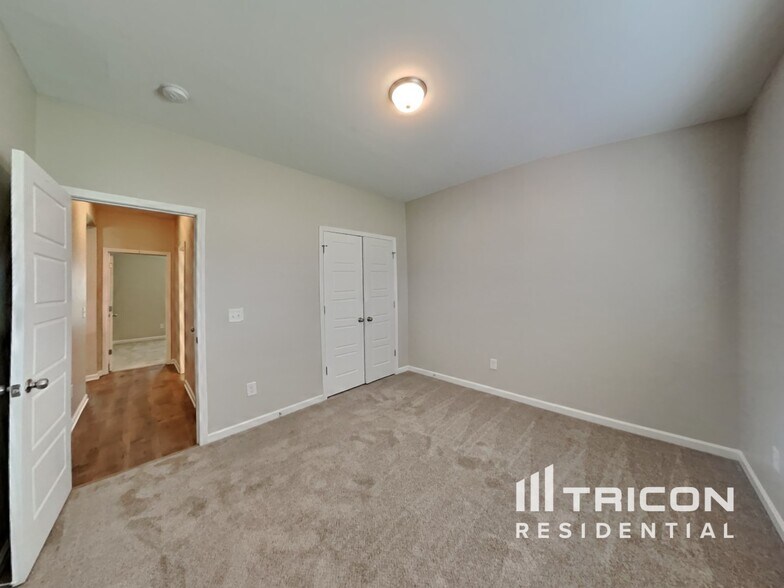 Building Photo - 829 Ellyson Dr