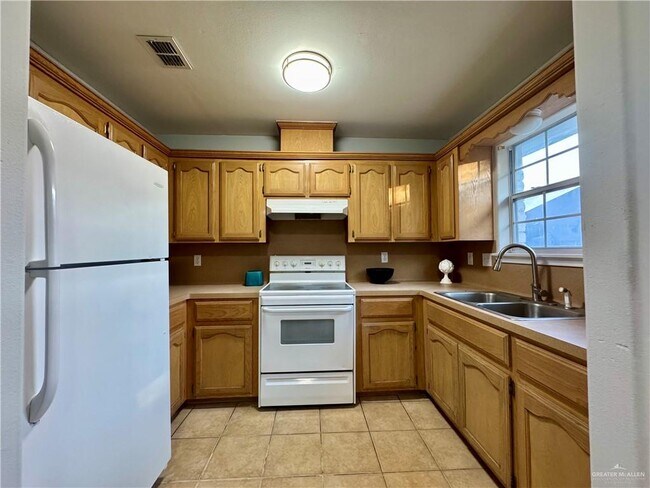 Building Photo - 29 S Dahlia St