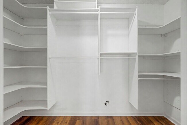 Building Photo - YOU DON'T WANT TO MISS THIS ONE!!!! SECTION 8 WELCOMED !!!!!