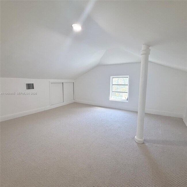 Building Photo - 12680 NE 3rd Ave