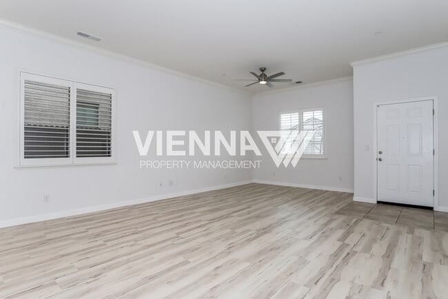 Building Photo - Beautiful Roseville Home rent ready!