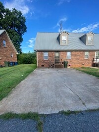 Building Photo - 714 Dixie St
