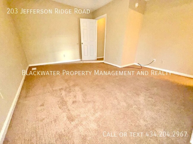 Building Photo - 203 Jefferson Ridge Rd