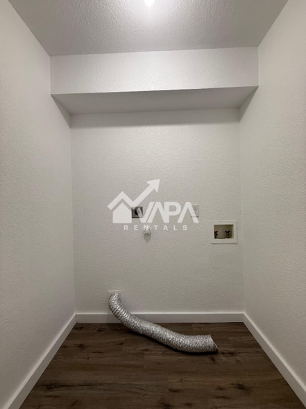 Building Photo - 7226 Bull Creek Dr