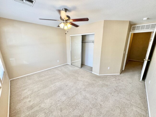 Building Photo - 3232 W Cavedale Dr