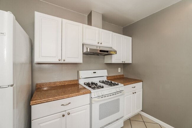 Building Photo - Beautiful 1918 Oakland Home!!