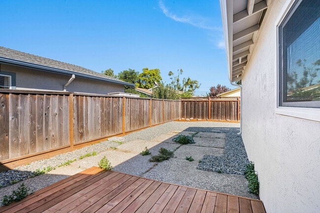 Building Photo - 339 Magnolia Dr