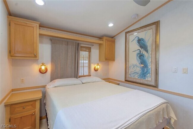 Building Photo - 7270 Pinehurst Rd