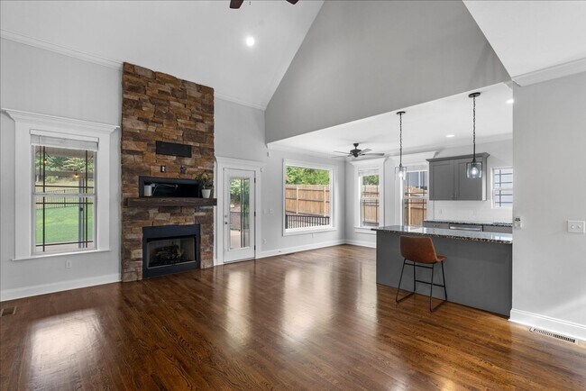 Building Photo - Move-In Ready Luxury in Island Point Estates