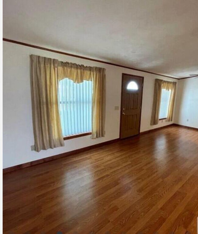 Building Photo - *** COMING SOON 9/7/2025*** Beautiful 4/2,...