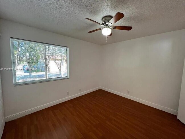 Building Photo - 9403 SW 138th Pl