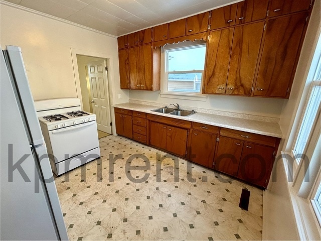 Building Photo - 705 10th St NE