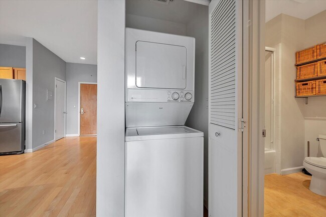 Building Photo - Prime Location Condo in Noe Valley - Please Contact for Showing Availability!