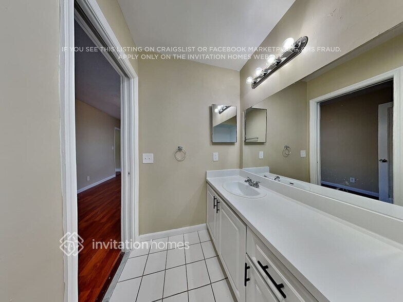 Building Photo - 1451 SW 10th St