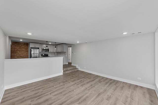 Building Photo - 1 bedroom in Chicago IL 60610