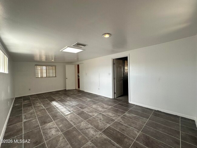 Building Photo - 4049 N Ray Pl