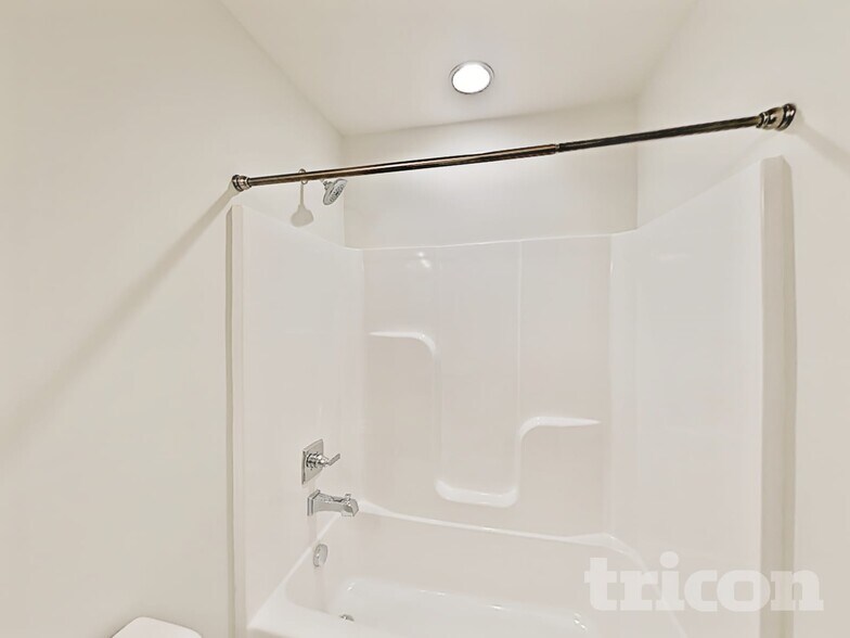 Building Photo - 305 Woodfern Ct