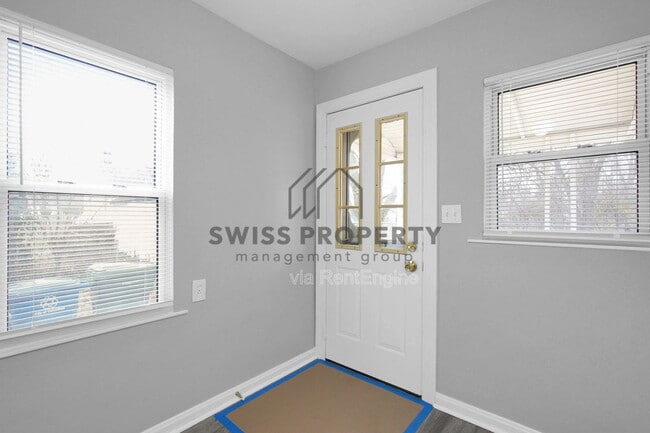 Building Photo - 2229 Middlehurst Dr