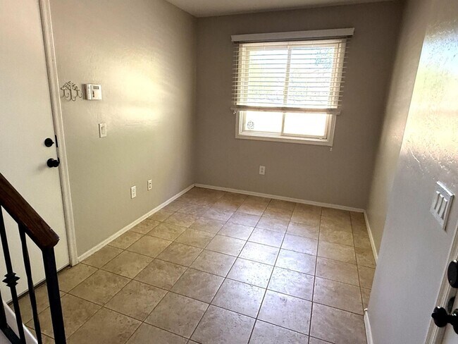 Building Photo - 4078 E Windsor Dr