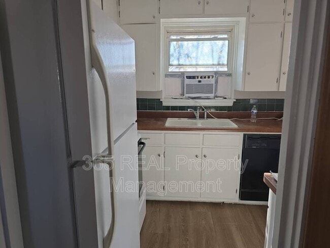 Building Photo - 1006 23rd St