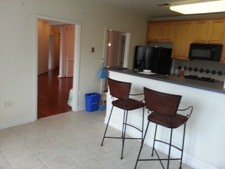 Building Photo - 305 Redland Blvd