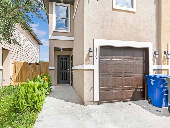 Building Photo - 1108 Port Texas Dr