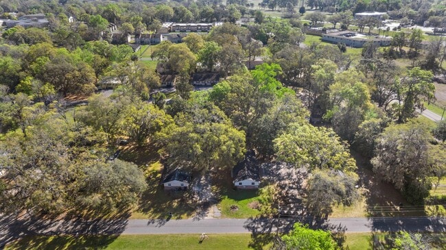 Building Photo - 403 NE 26th Ct