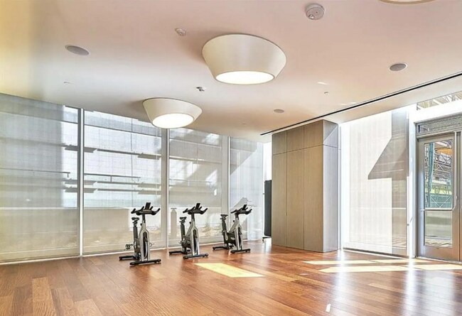 Building Photo - 889 Francisco St