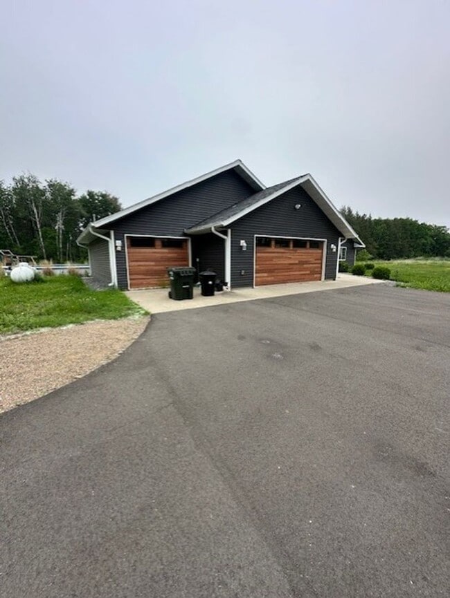 Building Photo - 4 Bed, 2 bath Single Family Home - Pillager