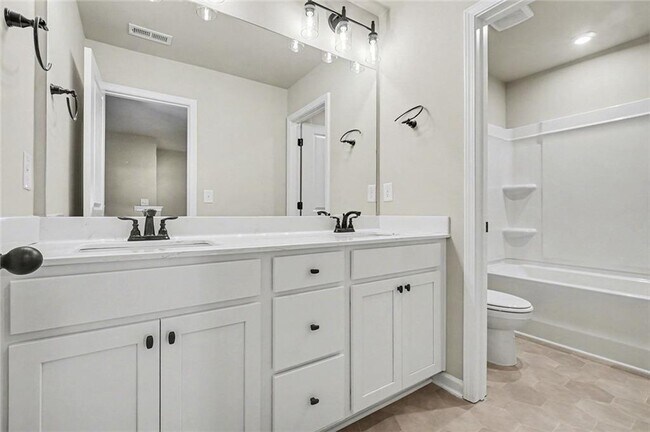 Building Photo - 377 Waterbluff Dr SW